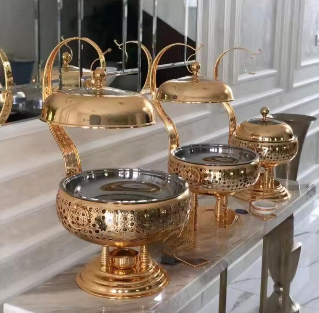 Luxurious gold round chaffing dish