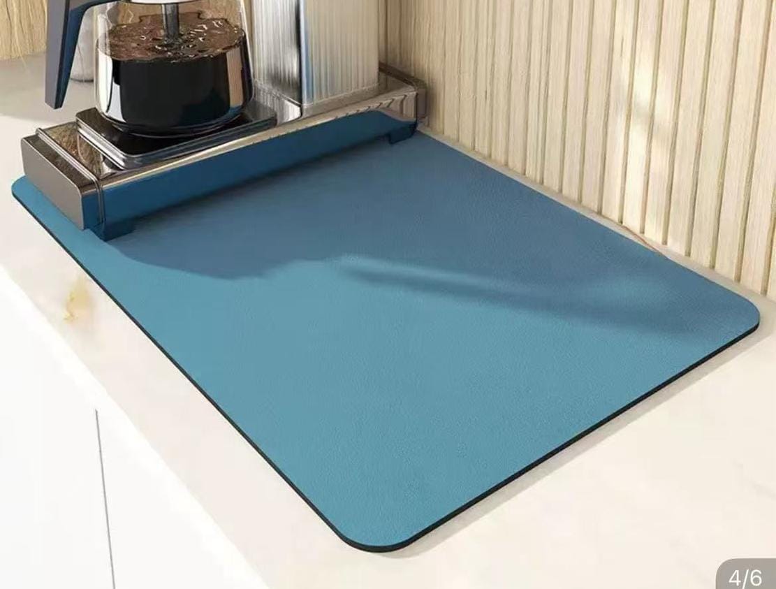 Super absorbent nonslip drain dish drying mat