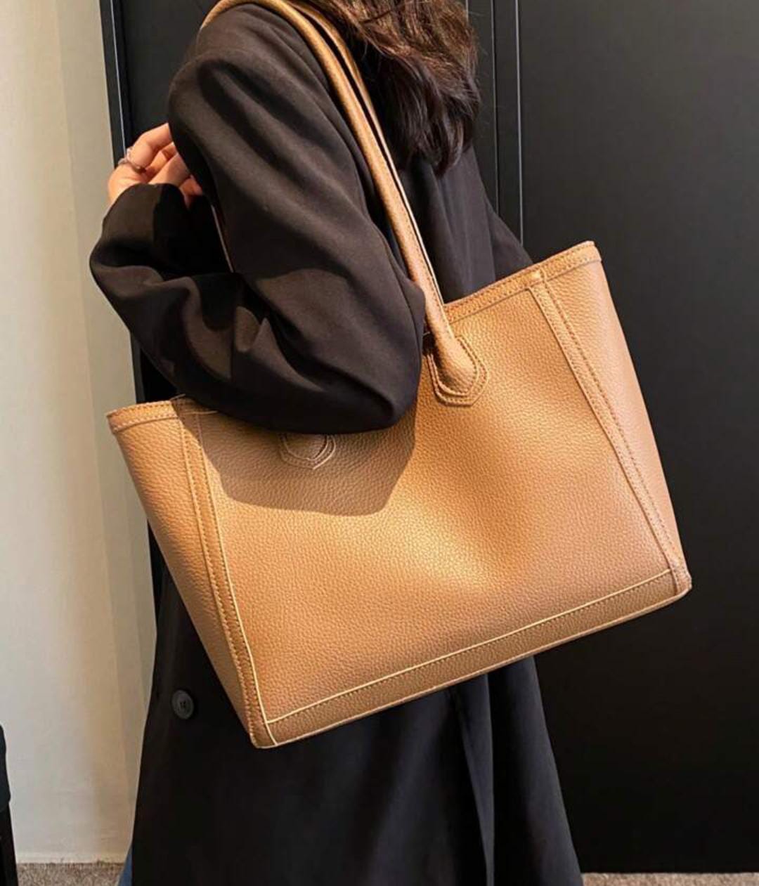 Minimalist elegant tote bag