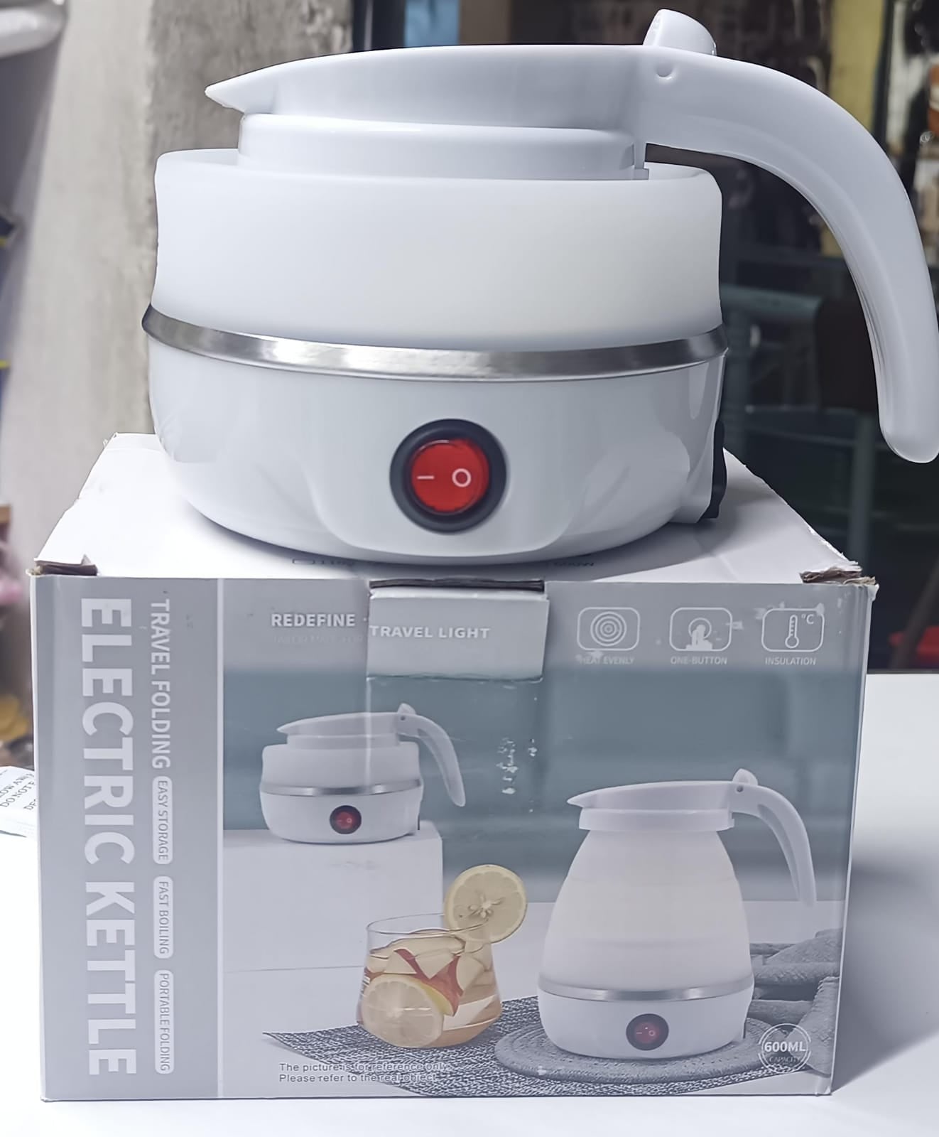 Foldable electric kettle with silicone body