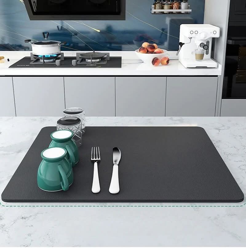 Super absorbent nonslip drain dish drying mat