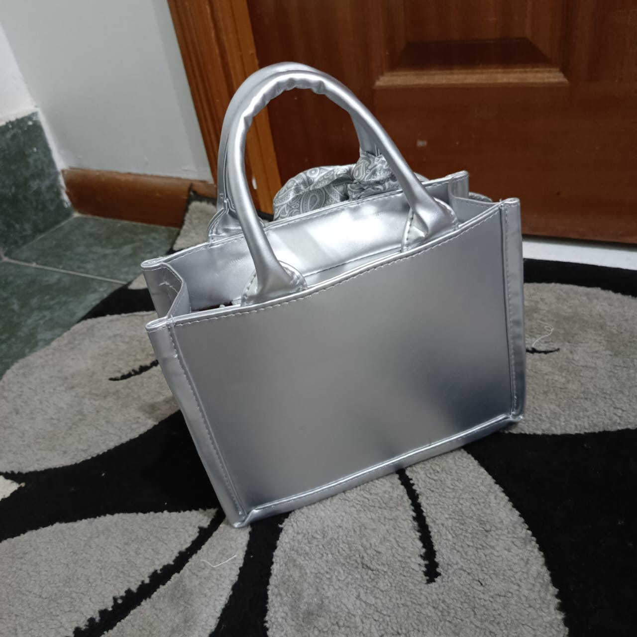 Fashionable summer handheld bag