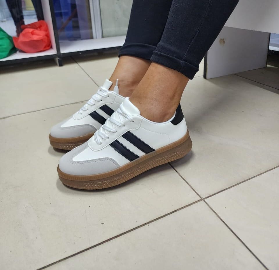 Ladies sneakers