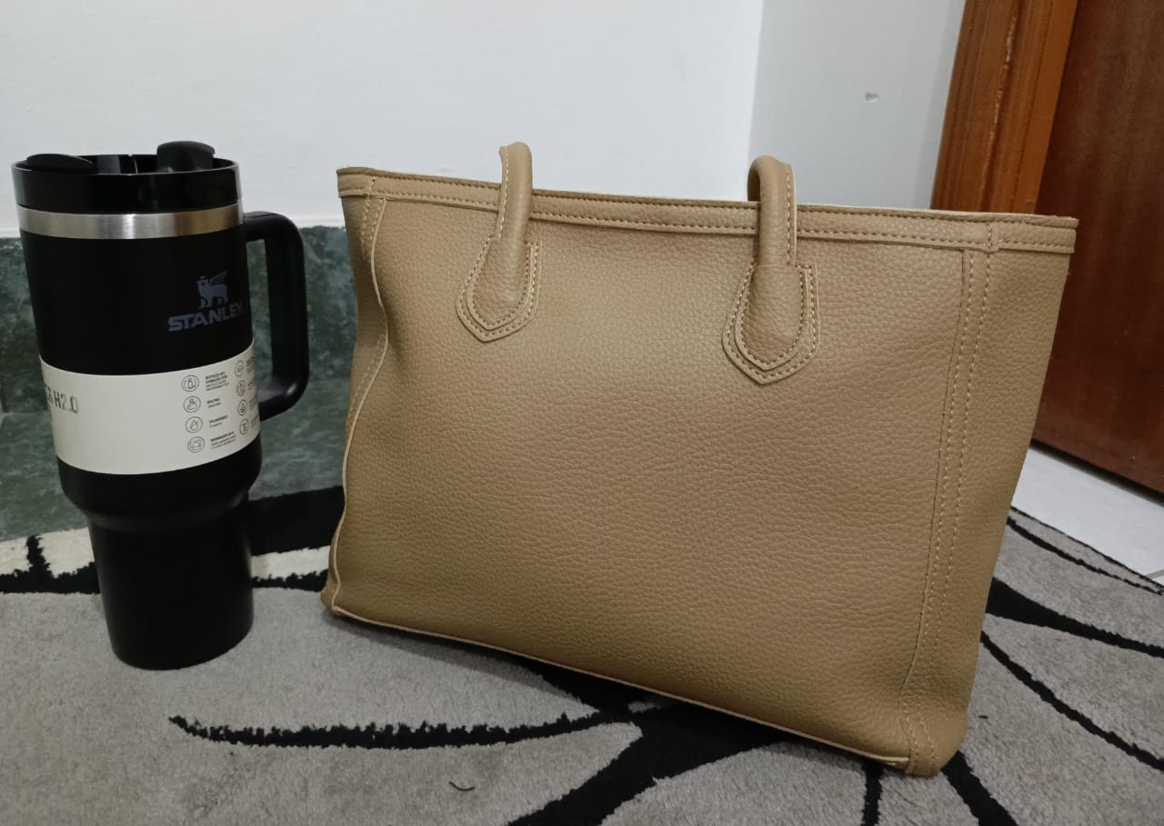 Minimalist elegant tote bag