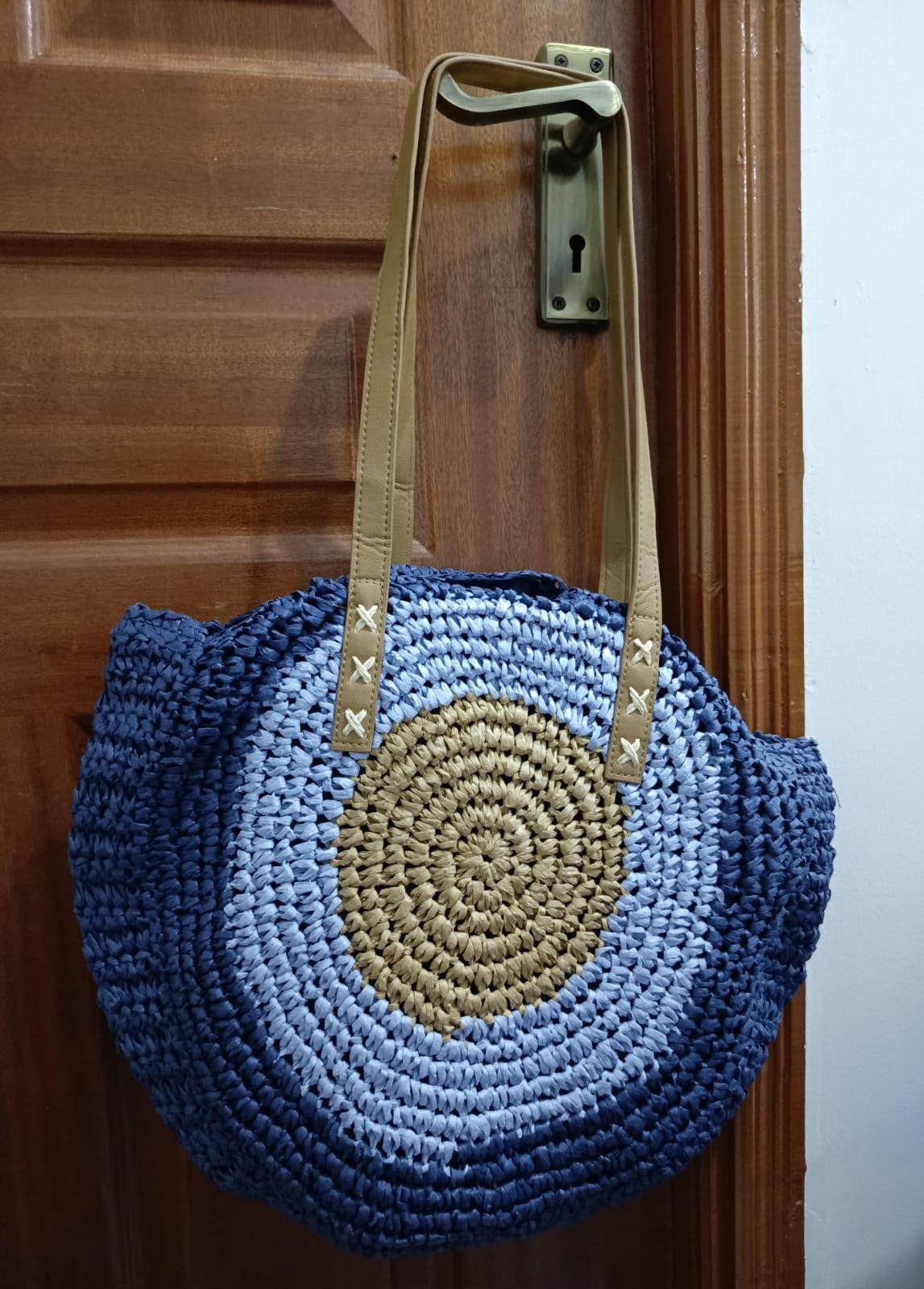 Round straw woven beach bag
