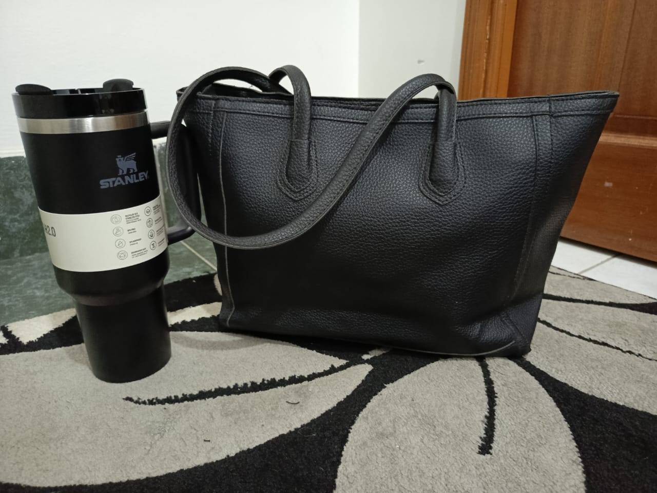Minimalist elegant tote bag