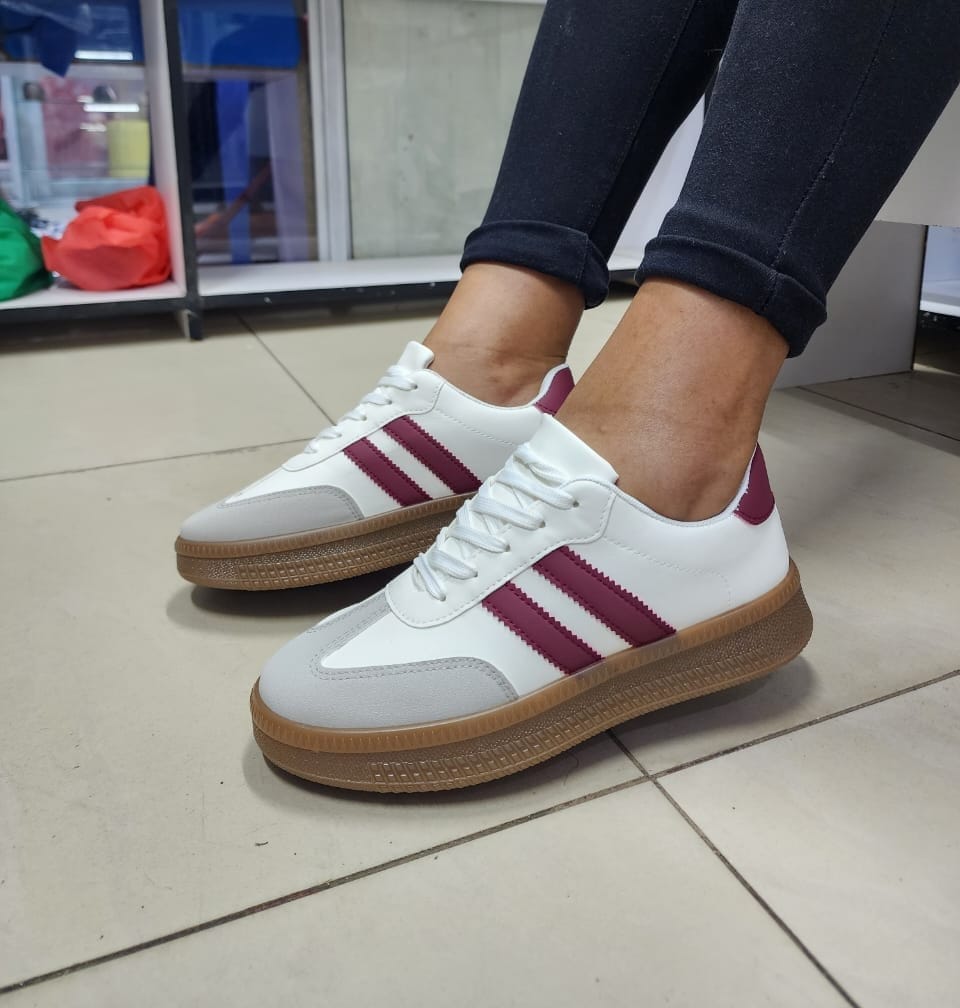 Ladies sneakers