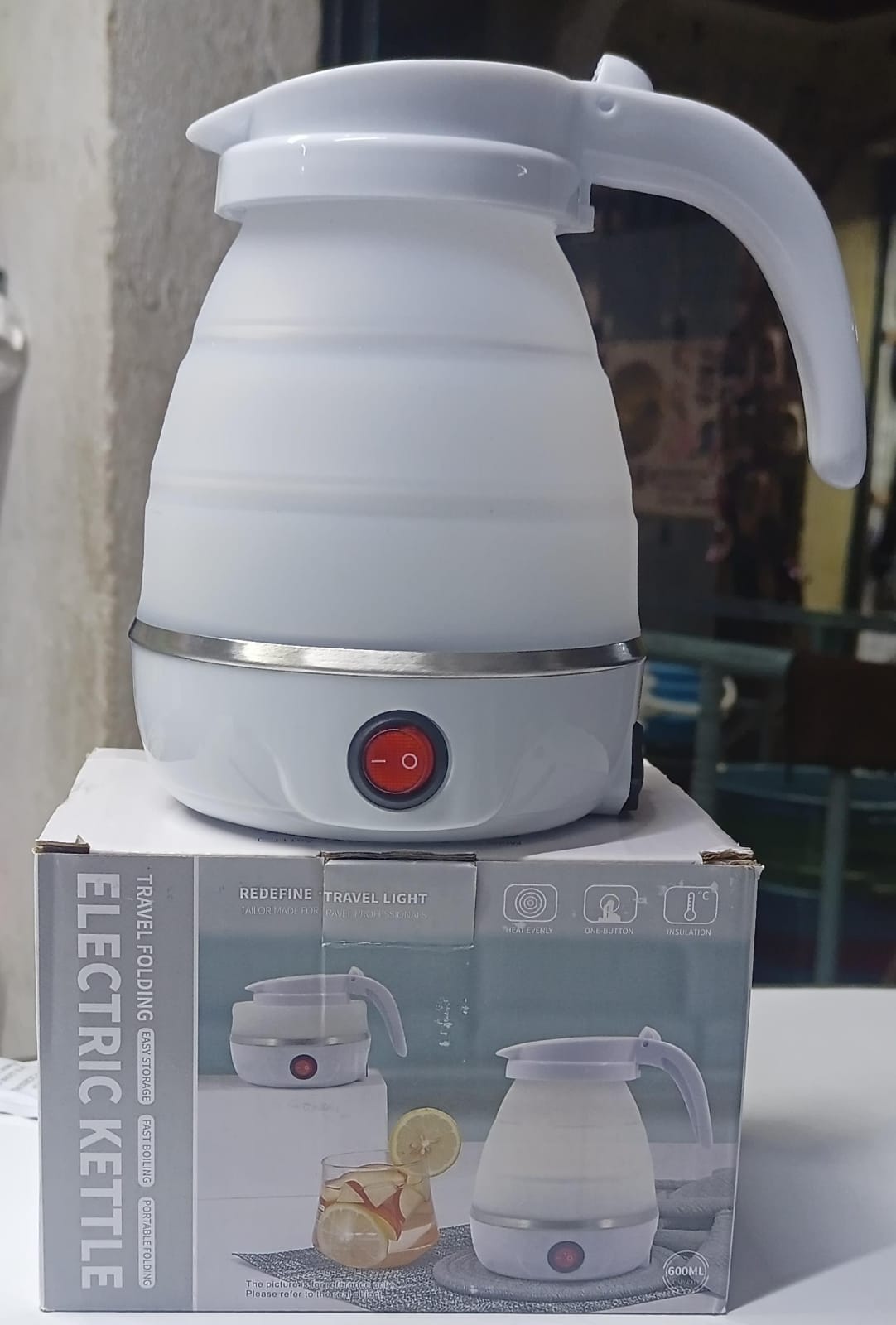Foldable electric kettle with silicone body
