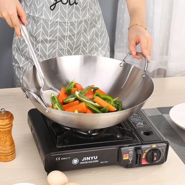 Aluminum wok frying pan