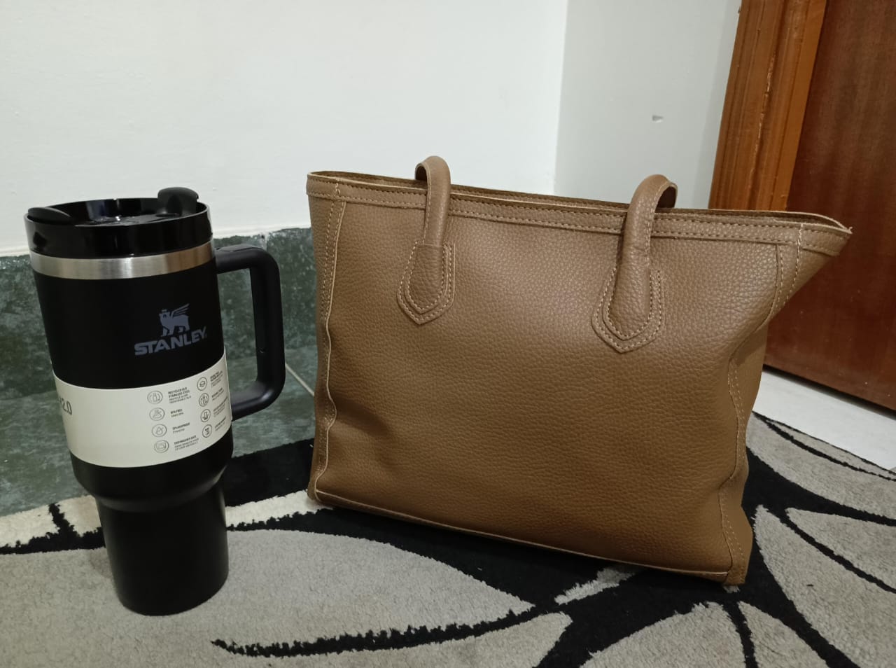 Minimalist elegant tote bag