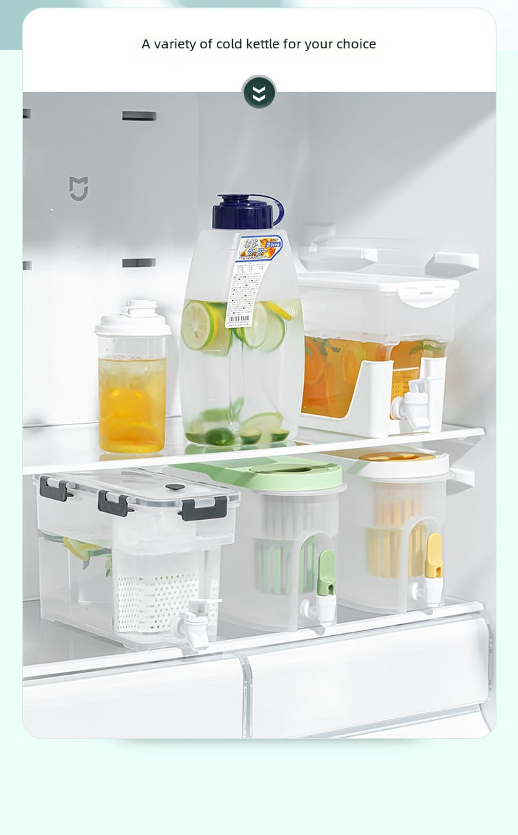 2.1L Large Capacity Water Bottle