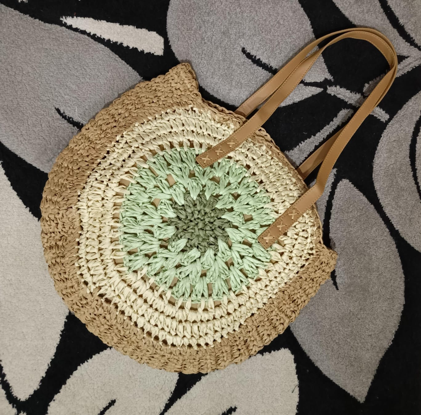 Round straw woven beach bag