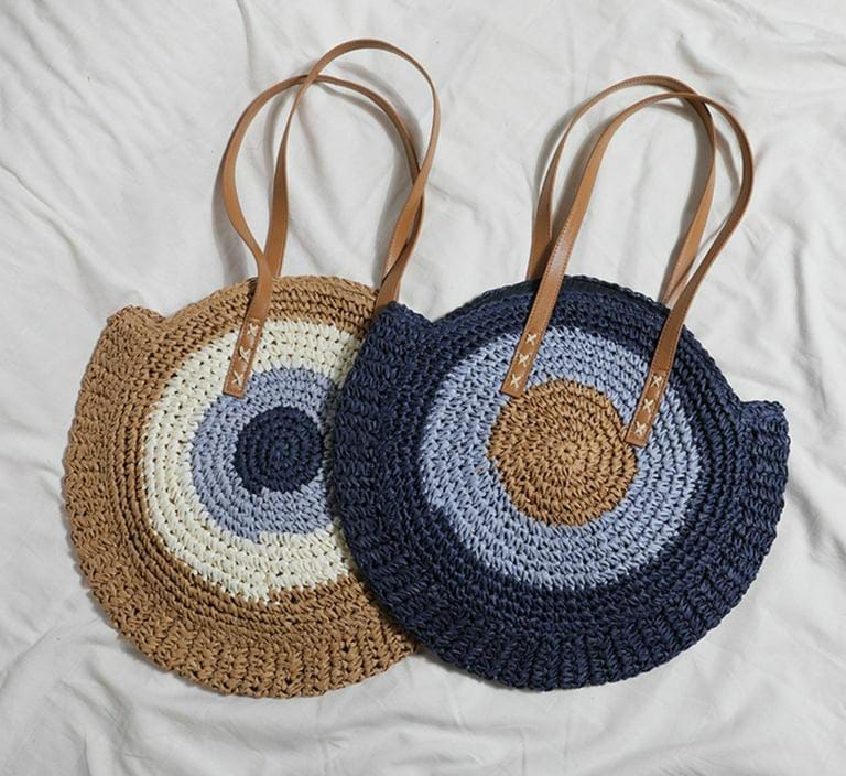 Round straw woven beach bag