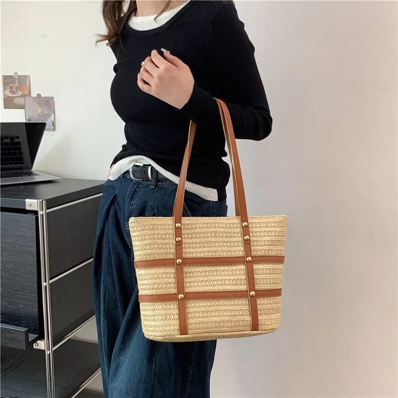 Womens' minimalist tote bags