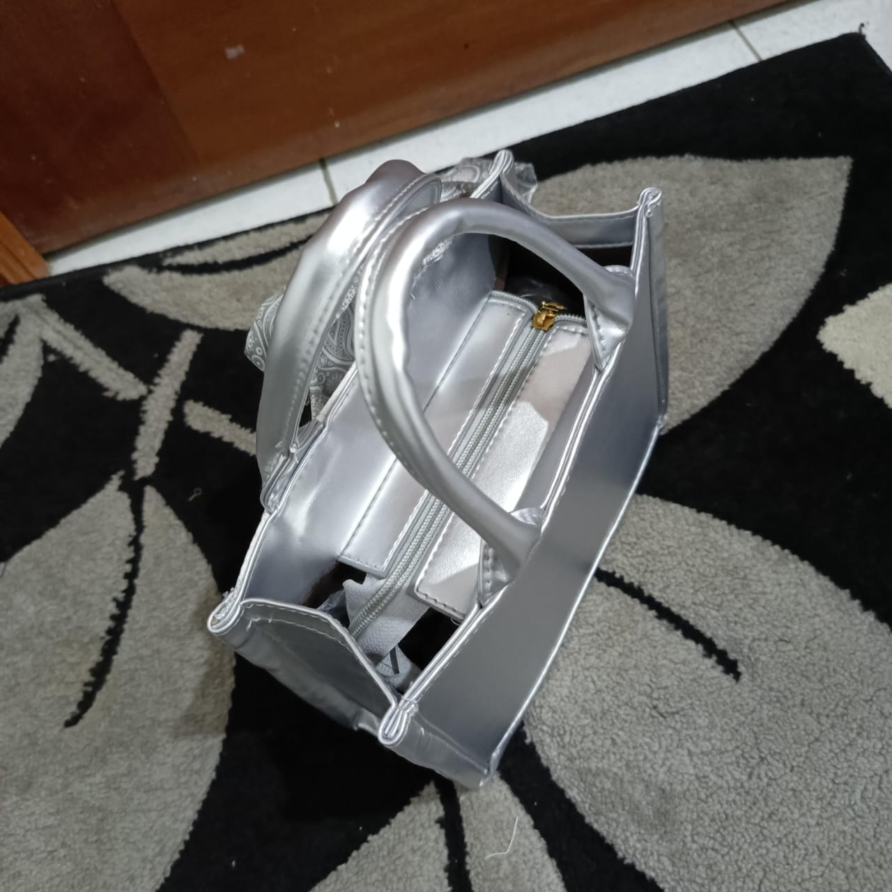 Fashionable summer handheld bag