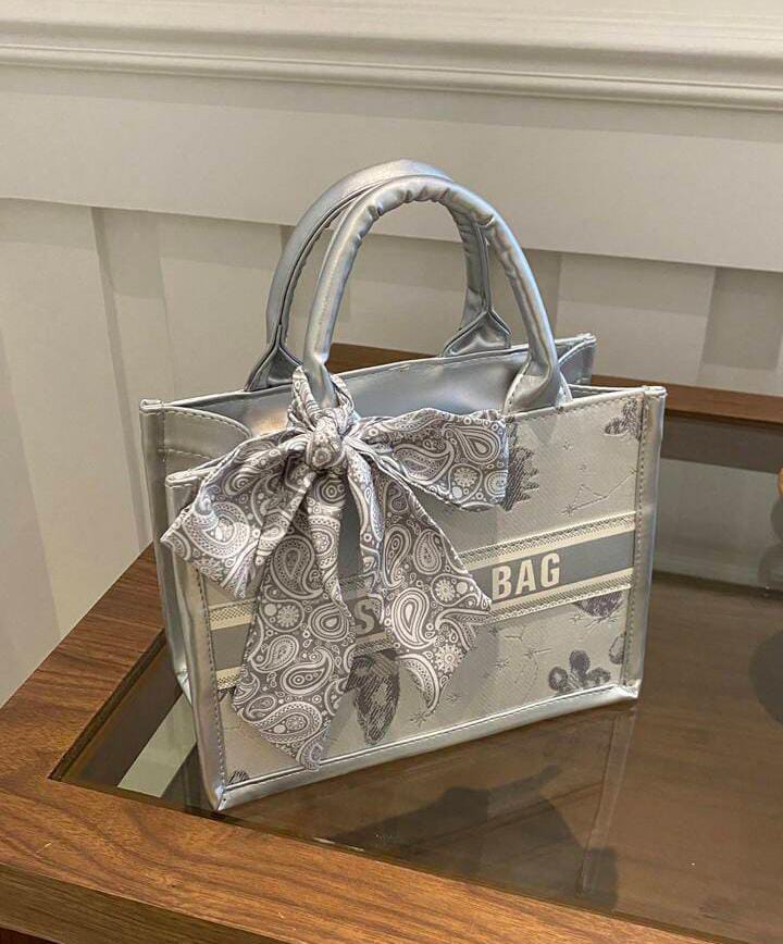 Fashionable summer handheld bag