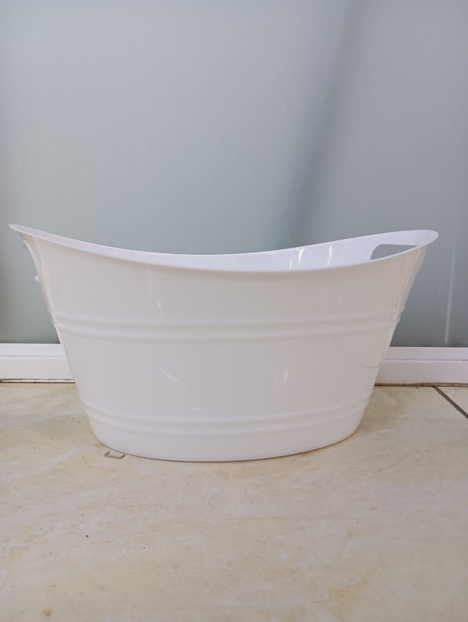 Large capacity white ice bucket