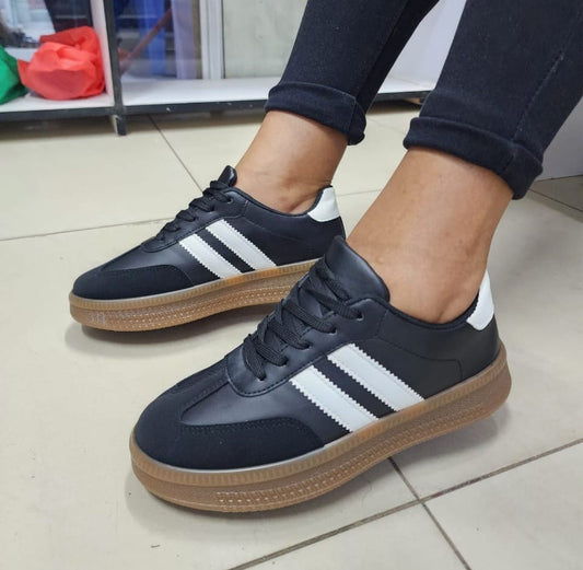 Ladies sneakers