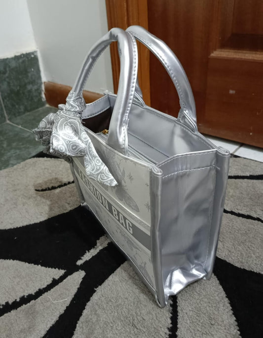 Fashionable summer handheld bag