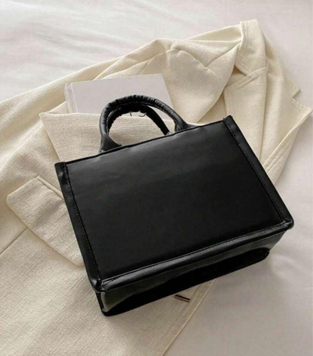 Fashionable summer handheld bag